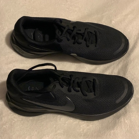 NIKE Revolution 7 Black Size 11 Shoes - Picture 3 of 13